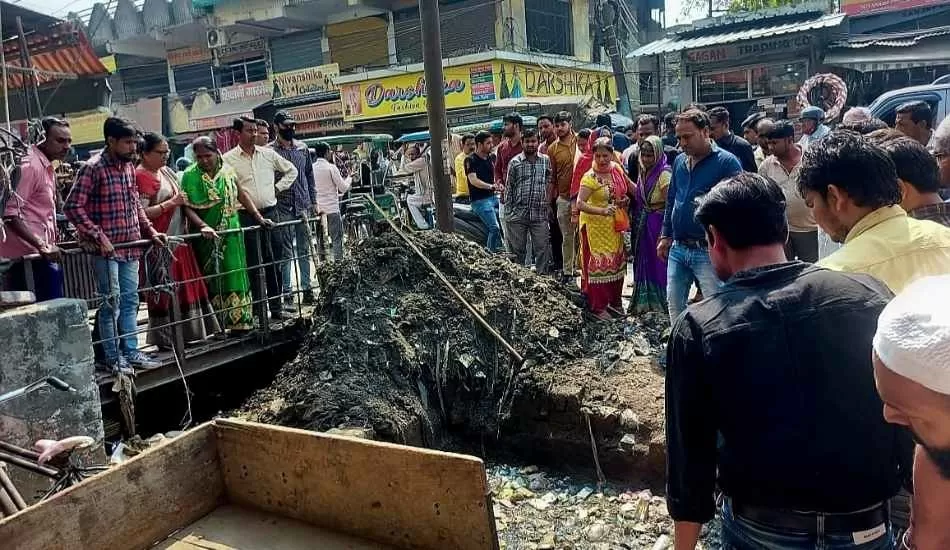 लगातार बच्चो को निगल रहा है ये खूनी नाला , 16 घंटे बाद मिली बच्ची की लाश