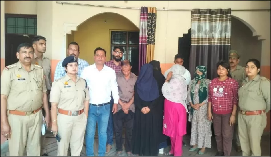  होटल में पड़ी रेड तो ऐसी हालत में मिले युगल, 7 गिरफ्तार 