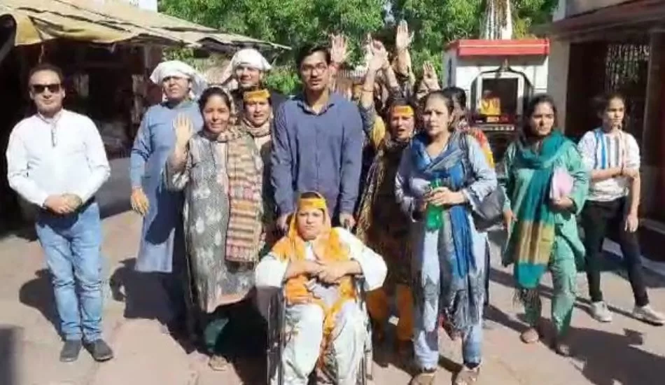 हरिद्वार पहुंचा 306 पाकिस्तानी हिंदुओं का दल, गंगा में लगाई आस्था की डुबकी