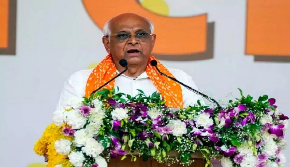 CM पटेल के कार्यक्रम में आई अधिकारी को नींद, किया निलंबित