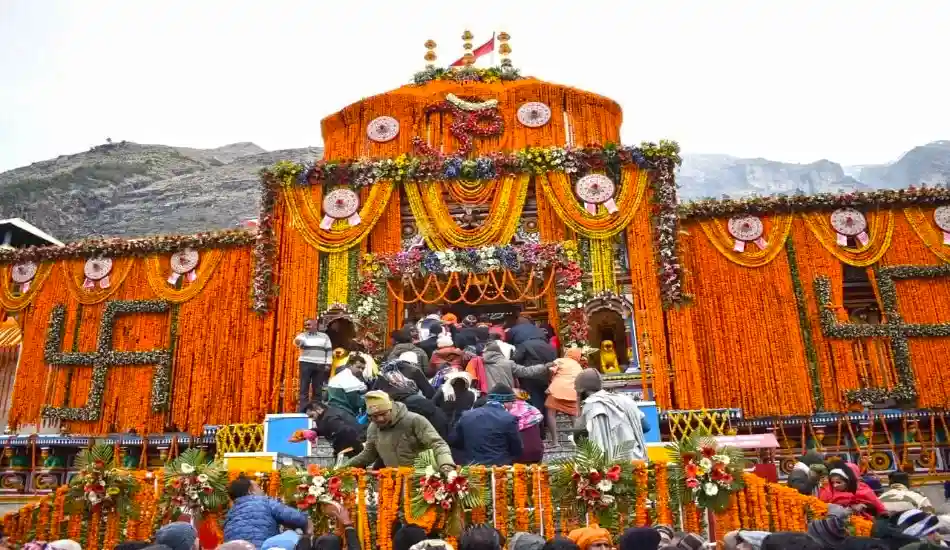 बदरीनाथ धाम के खुले कपाट, प्रधानमंत्री मोदी के नाम से हुई पहली पूजा