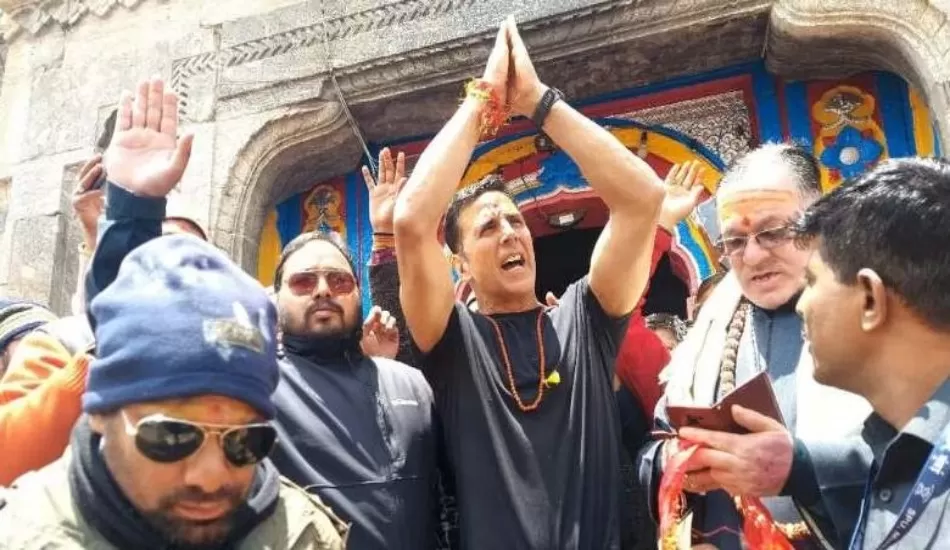केदारनाथ धाम पहुंचे अभिनेता अक्षय कुमार, बाबा केदार के किये दर्शन