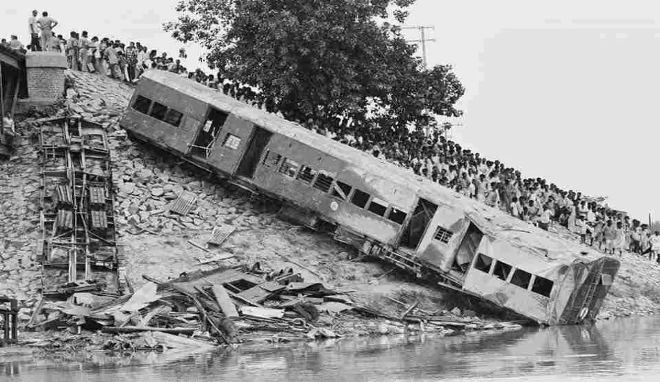 भारत में 1964 के चक्रवात में बही पूरी पैसेंजर ट्रेन... जानें अन्य कई दिल दहला देने वाली रेल दुर्घटनाएं