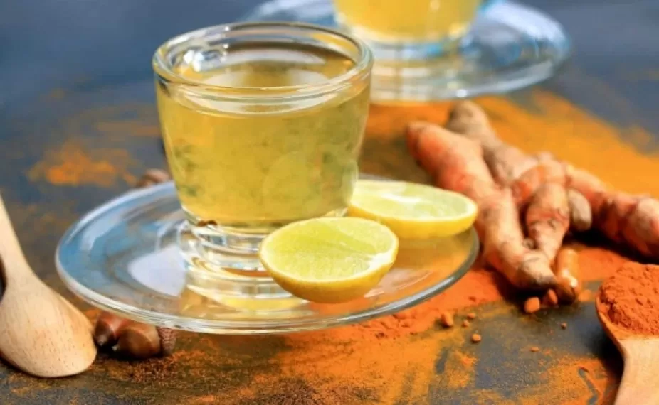 हल्दी के अचूक फायदे, बस इस तरह करें पानी और दूध के साथ प्रयोग
