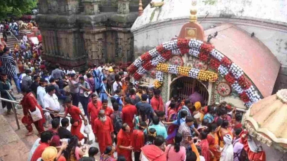 एक धाम ऐसा भी जहां प्रसाद में मिलता है कपड़ा