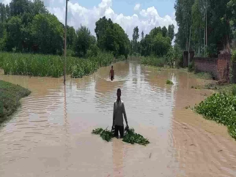 आफत की भारी बारिश से कई राज्यों में बाढ़ के हालात, फसल खराब, कई लोग लापता