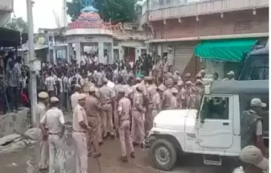 यहां छात्रा की पानी की बोतल में छात्रों ने मिलाया यूरिन...मच गया बवाल