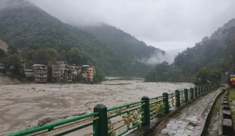 सिक्किम में ल्होनक झील के ऊपर फटा बादल, तीस्ता नदी में बाढ़ आने से 23 जवान लापता