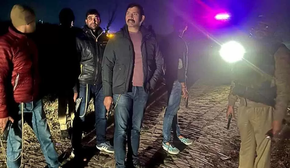 दरोगा के सीने में गोली मारने वाला 25 हजारी बदमाश पुलिस मुठभेड़ में ढेर, एक सिपाही भी हुआ घायल