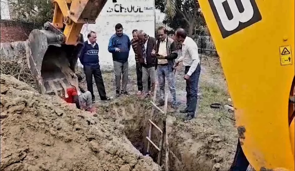 इतिहास में पहली बार बोरवेल में फसे पिल्ले को मांजे के सहारे बाहर निकाला 