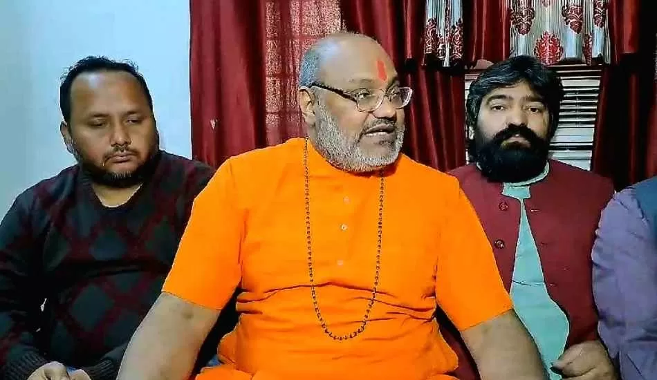 योगी जी अब बुलडोजर का चक्कर छोड़िए। दारुल उलूम पर सीधे सेना के टैंक चलवाइए - यति 