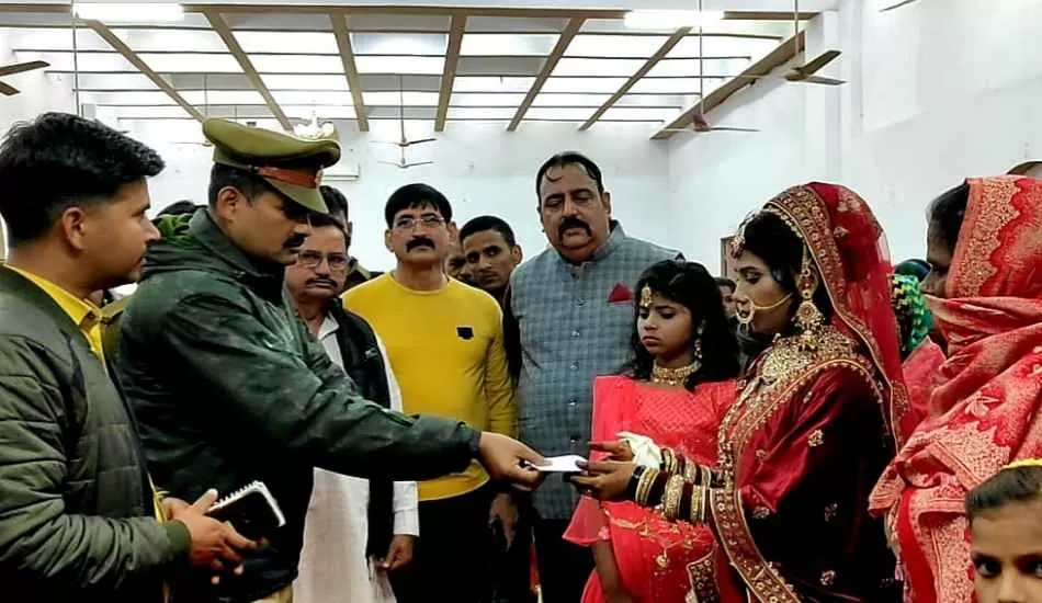 UP Police - एनकाउंटर में मारे गए बदमाश की बेटी की यूपी पुलिस ने कराई शादी, खर्चे 5 लाख रुपए