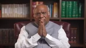Lok Sabha Election: कांग्रेस का श्रमिकों से 5 न्याय का वादाः खड़गे