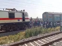 टला बड़ा हादसा : पंजाब में चलती ट्रेन से अलग हुआ इंजन
