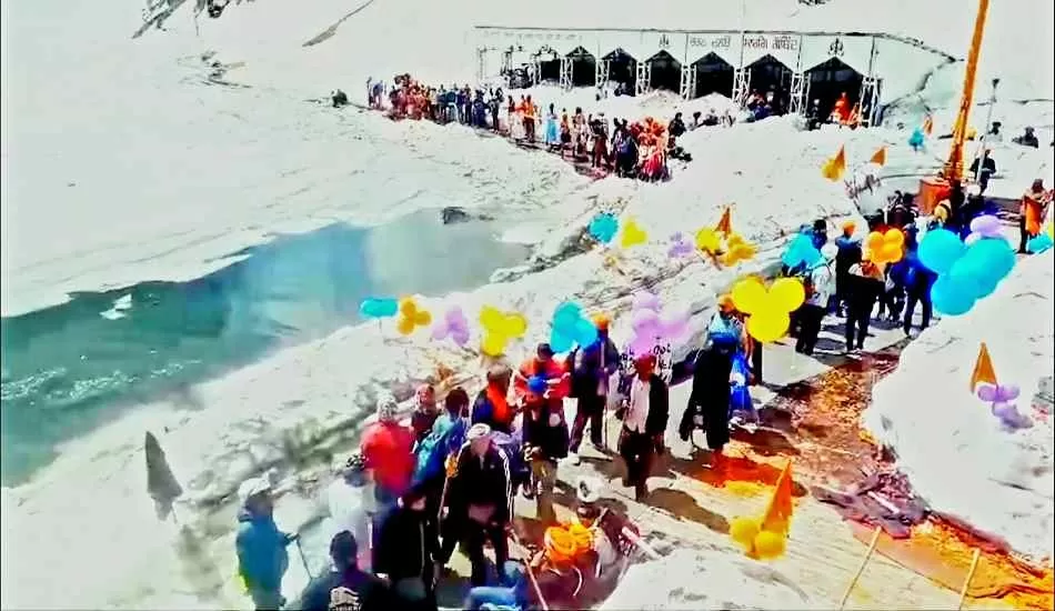 उत्तराखंड : हेमकुंड साहिब के कपाट खुलते ही  दिखा अदभुत नजारा