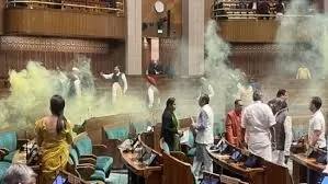 Parliament Security breach case: पुलिस ने कोर्ट में दाखिल की 1000 पेज की चार्जशीट
