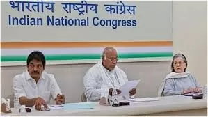 CWC Meeting: हमें 24 घंटे, 365 दिन लोगों के बीच रहना होगाः खरगे