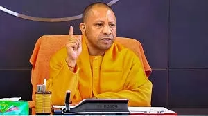 CM Meeting : जनसुनवाई में कोताही न बरतें अधिकारीः सीएम योगी