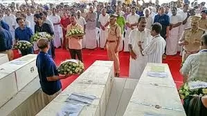 Kuwait Fire Tragedy: अंतिम दर्शन को बेचैन हुए अपने...!