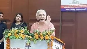 Anandiben Patel: ट्रैफिक नियम न मानने वालों से कराएं रक्तदानः राज्यपाल