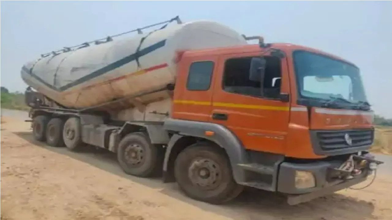 Accident: प्रयागराज में हादसा, एक ही परिवार के पांच की मौत