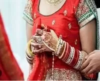 Sonbhadra : दुल्हन के लिबास में प्रेमी के घर पहुंची विवाहिता