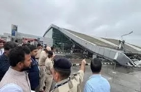IGI: दिल्ली एयरपोर्ट की छत गिरी, हरकत में सरकार