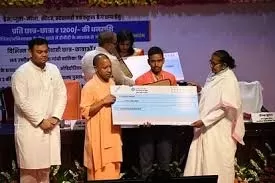 UP : सीएम योगी ने छात्रों के लिए जारी किए 1056 करोड़