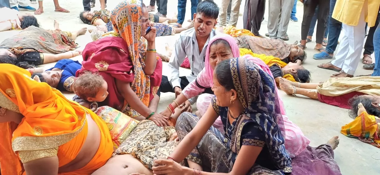 Hathras Stampede:  हाथरस में भोले बाबा के सत्संग के बाद मची भगदड़ 