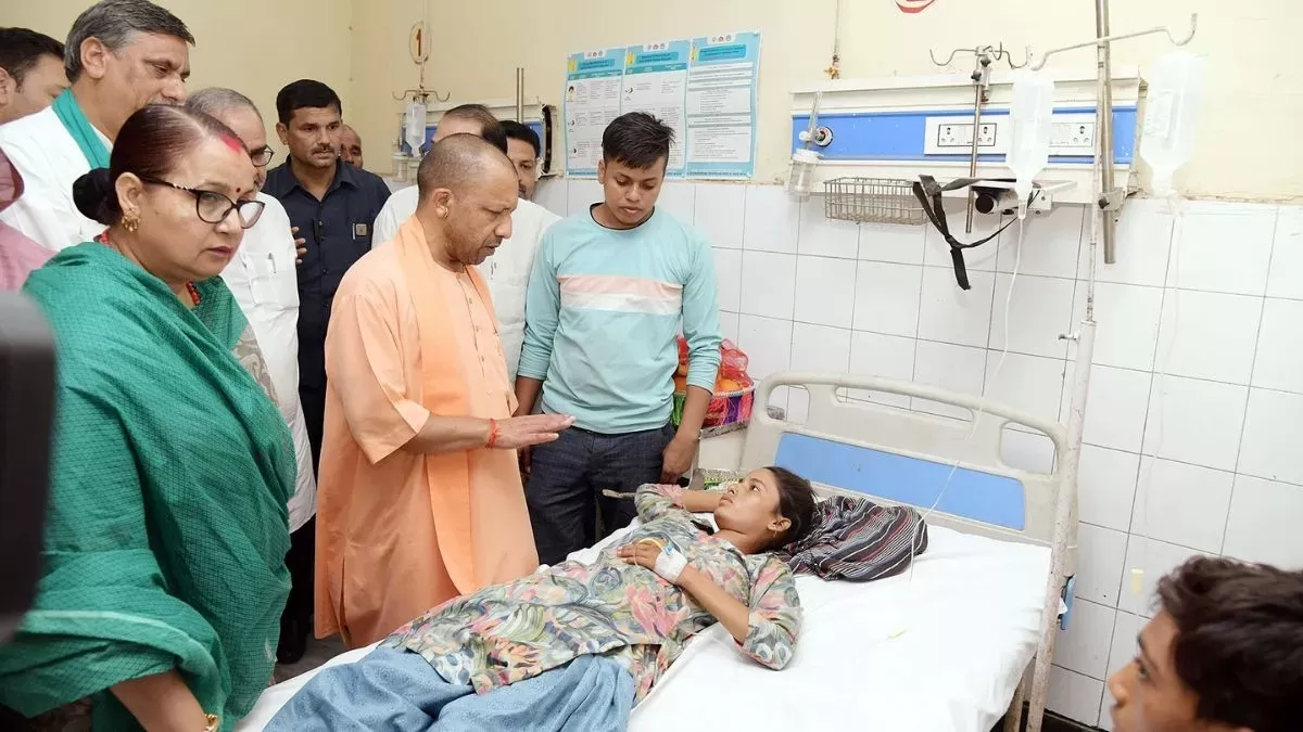Hathras Stampede:सीएम योगी पहुंचे हाथरस, घायलों का जाना हाल