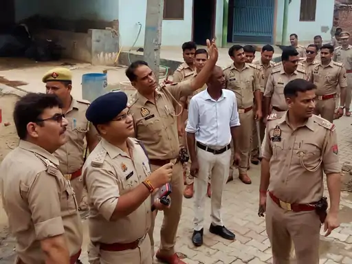 Meerut: फलावदा में डीजे बजाने पर दो समुदाय में पथराव