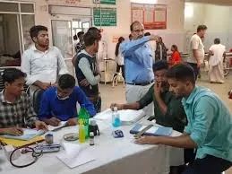 Bijnor:  पेड़ से टकराई स्कूटी, सरकारी कर्मचारी की मौत