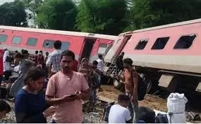 Train Accident: चंडीगढ़ एक्सप्रेस के 14 डिब्बे पटरी से उतरे, तीन की मौत