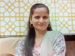 Murder: बागपत में महिला संविदाकर्मी की चाकू गोदकर हत्या