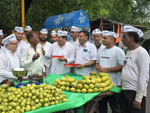 Meerut: सुप्रीम कोर्ट के फैसले पर आम आदमी पार्टी में जश्न