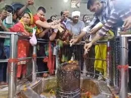 Baghpat : पुरा महादेव मंदिर में उमड़े शिव भक्त