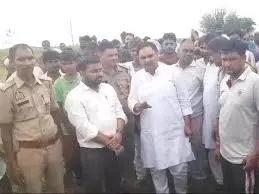 Baghpat: गन्ने की बंधाई के दौरान गिरा तार, किसान की मौत