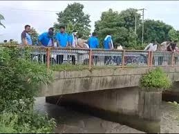 Bijnor: नहर में गिरी कांवड़ियों की बाइक, दो युवक डूबे
