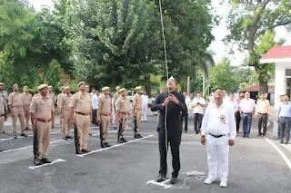 Meerut: युवा पीढ़ी को दें उचित मार्गदर्शनः डीएम