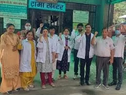 Ghaziabad: गाजियाबाद में डॉक्टरों ने मनाया काला दिवस