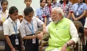 Rakshabandhan : पीएम मोदी ने छात्राओं के साथ मनाया रक्षाबंधन