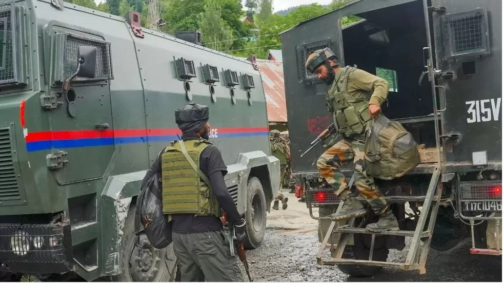 Jammu : नौशेरा सेक्टर में घुसपैठ की कोशिश, दो आतंकी ढेर