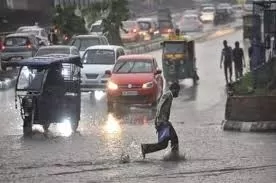 UP Weather: यूपी के 12 जिलों में भारी बारिश की चेतावनी