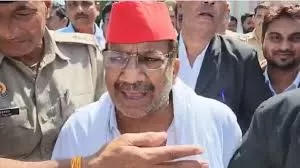 surrender: भदोही सपा विधायक जाहिद बेग ने किया कोर्ट में सरेंडर