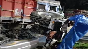 Road Accident : मिर्ज़ापुर में भीषण सड़क हादसा, 10 मज़दूरों की मौत