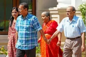 Arvind Kejriwal : केजरीवाल ने छोड़ा मुख्यमंत्री आवास