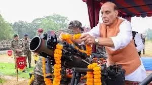 Shastra Puja : रक्षा मंत्री राजनाथ सिंह ने जवानों संग मनाया दशहरा