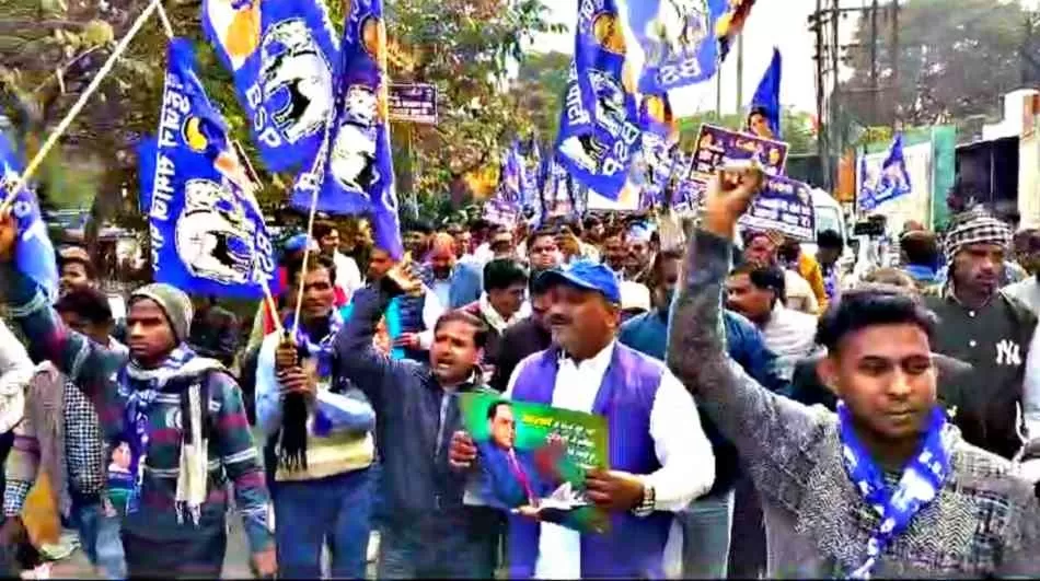 अमित शाह के बयान पर आक्रोश, सड़कों पर उतरे बसपा कार्यकर्ता 