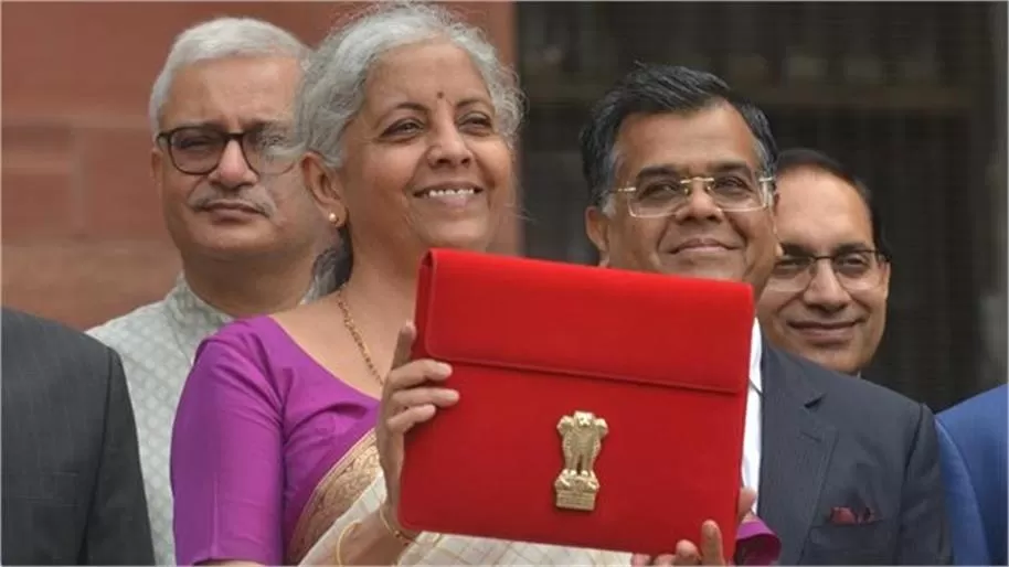 बजट 2025: मिडिल क्लास को बड़ी राहत, 12 लाख तक नहीं देना होगा टैक्स