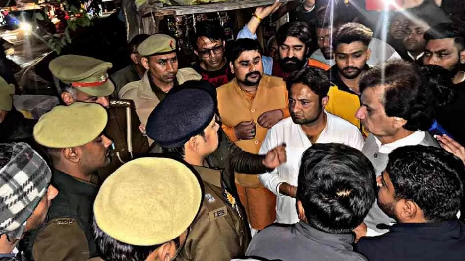 मेरठ में गोकशी की घटनाओं से बवाल, हिंदू संगठनों का आक्रोश; एसएसपी ने लिया सख्त एक्शन, पूरी पुलिस चौकी सस्पेंड